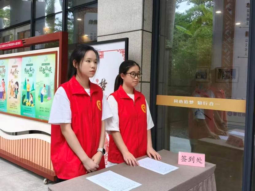 人在商店前 AI 生成的内容可能不正确。